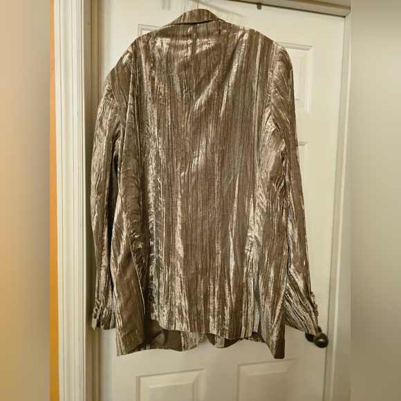 Mans Mage Male Elegant Tan Velvet Blazer. - Picture 2 of 7